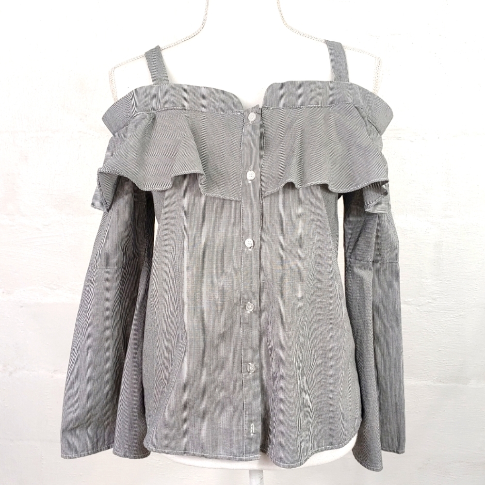 TROUVE BUTTON FRONT COLD SHOULDER TOP
